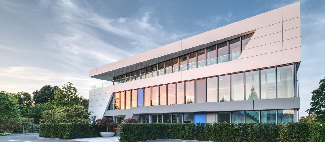 Façade d'un bâtiment en aluminium composite ALUCOBOND®