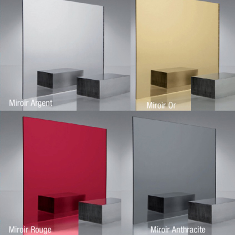 Quatre plaques avec un effet miroir : Optix® PMMA Extrudé Miroir, dans une large gamme de couleurs, telles que l'argent, or, anthracite et rouge