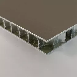 Plaque d'alu composite larcore® finition brut primer, avec une âme nid d'abeille