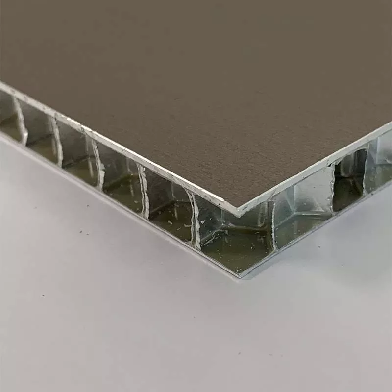 Plaque d'alu composite larcore® finition brut primer, avec une âme nid d'abeille Plaque d'alu composite larcore® finition brut primer, avec une âme nid d'abeille