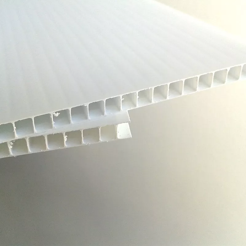 Plaque PP alvéolaire blanc Alvéolon® | En stock chez SUNCLEAR Plaque PP alvéolaire blanc Alvéolon® | En stock chez SUNCLEAR