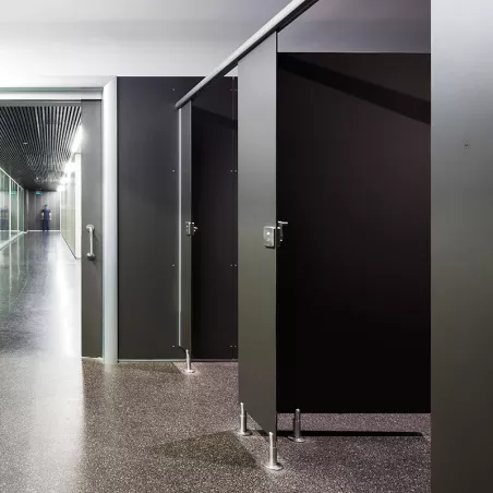 Partitions grises avec des panneaux Formica®