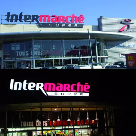 Façade de supermarché avec l'enseigne Intermarché de jour et de nuit