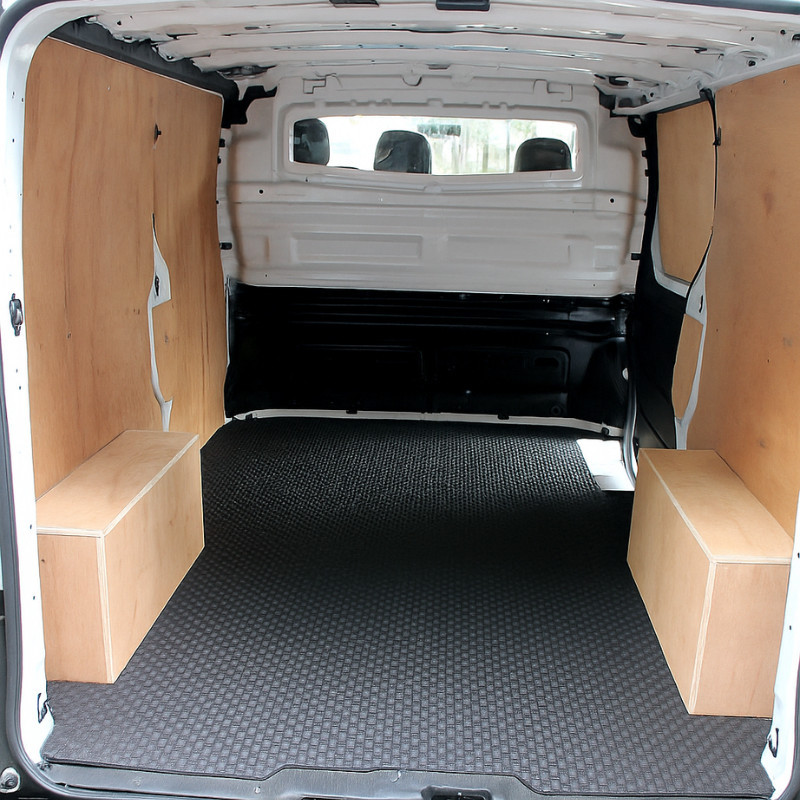 Intérieur d'un véhicule Renault Traffic avec un sol anti-dérapant Foamlite® Intérieur d'un véhicule Renault Traffic avec un sol anti-dérapant Foamlite®