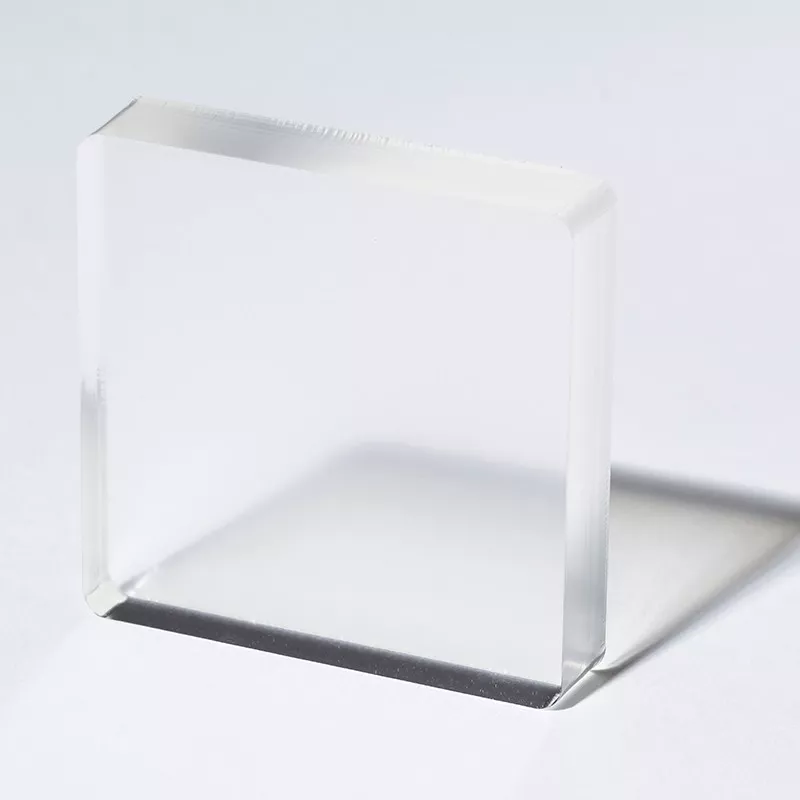 Plaque en PMMA incolore de la gamme ALTUGLAS™ Coulé Elit III Plaque en PMMA incolore de la gamme ALTUGLAS™ Coulé Elit III