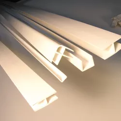 Profil de finition PVC en forme de U blanc