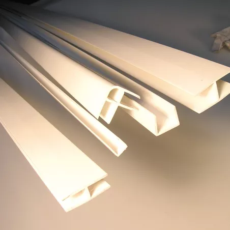 Profil de finition PVC en forme de U blanc