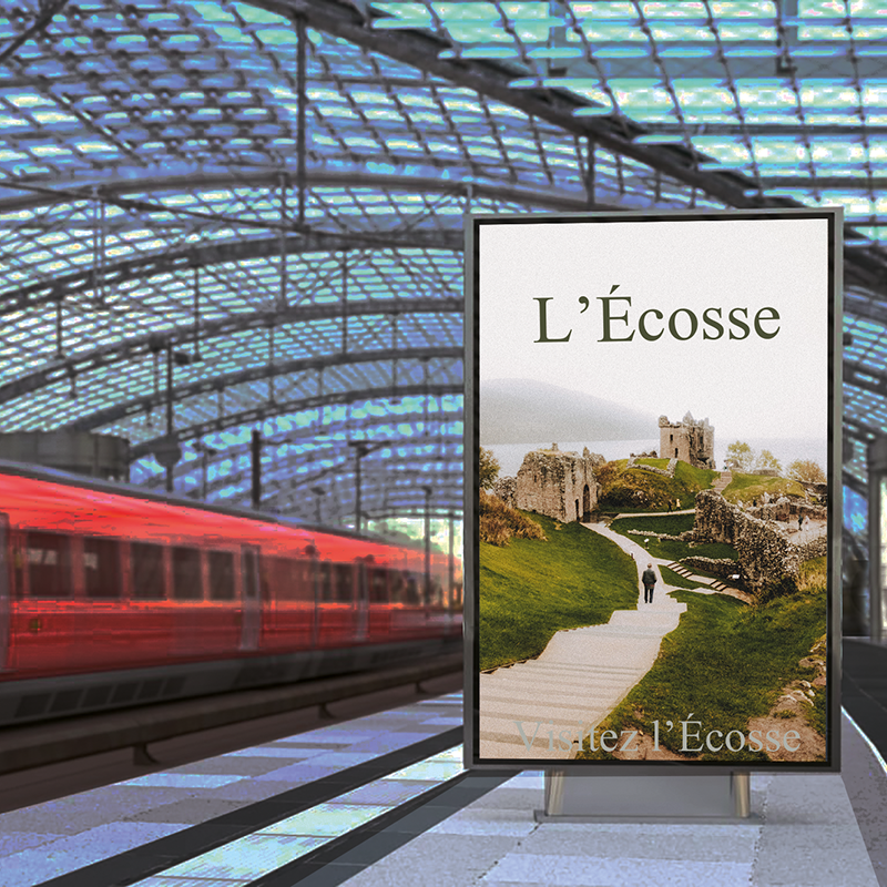 Affichage en plexiglass éclairé par la tranche dans une gare