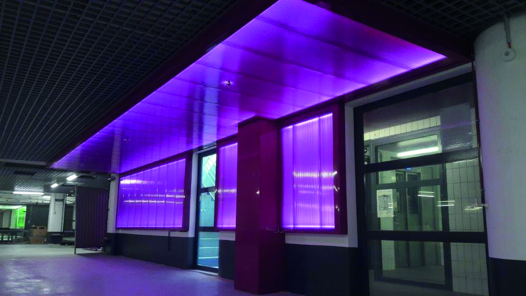 Panneaux en polycarbonate connectable de couleur violette et coloré pour de la couverture et toiture de la marque Akyver Connect® 25