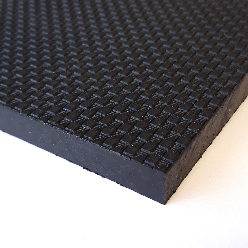 La plaque noire de polypropylène expansé, de marque Foamlite®, a une surface aux qualités anti-dérapantes UV